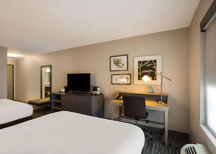 Country & By Radisson, Marion, Il 5* Marion