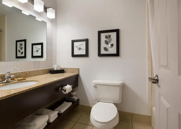 Country & By Radisson, Marion, Il 5* Marion
