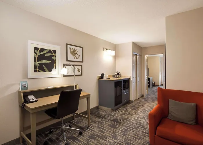 Country & By Radisson, Marion, Il 5* Marion
