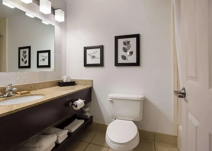 Country & By Radisson, Marion, Il 5* Marion